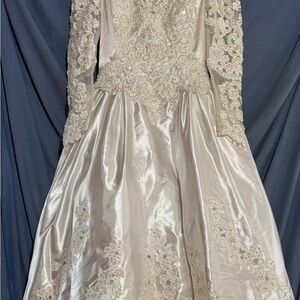 Exquisite Ivory Lace Wedding Dress
